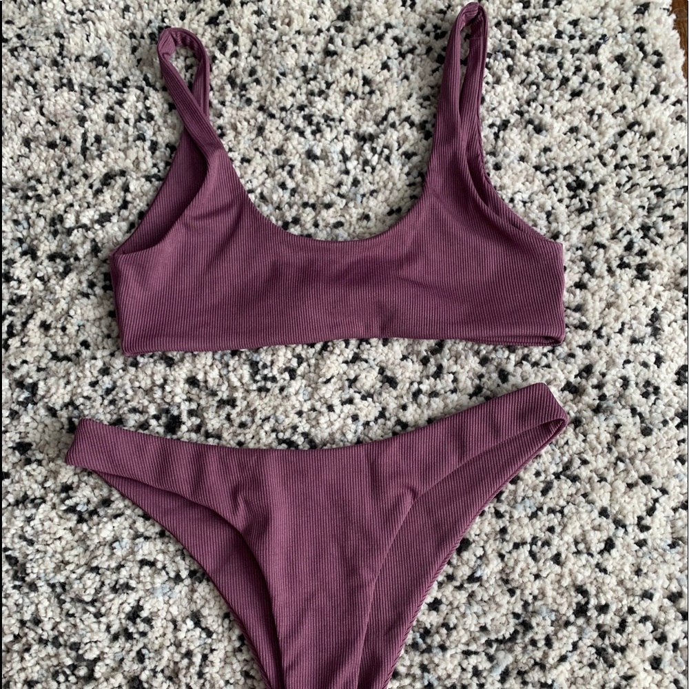 She In bikini - Picture 2 of 4